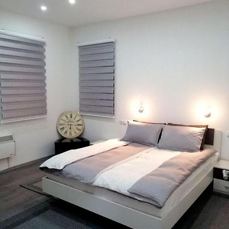 Apartman Din ทราฟนิค ภายนอก รูปภาพ