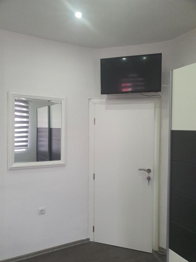 Apartman Din ทราฟนิค ภายนอก รูปภาพ
