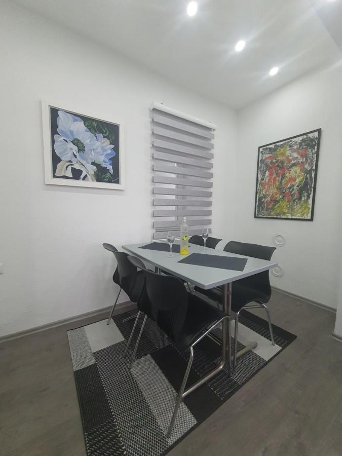 Apartman Din ทราฟนิค ภายนอก รูปภาพ